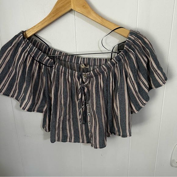 Pull&Bear Gray Tan Crop Top with Flutter Sleeves - Picture 1 of 5